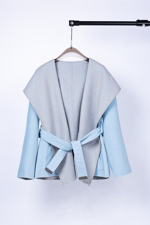 Louis Vuitton Sky-blue Background Small Flower Short Garment, 99% Wool, 1% Silk