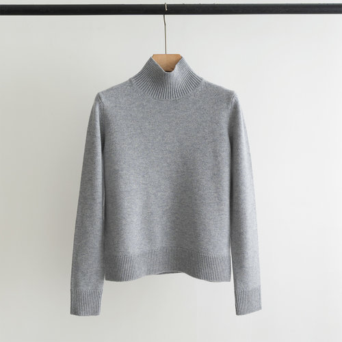 Max Mara Classic Turtleneck Cashmere Blend Sweater in Gray, White and Oatmeal