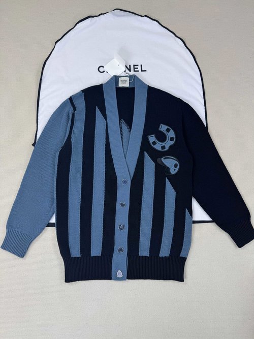 Hermes Classic-Looking Detailed Cardigan