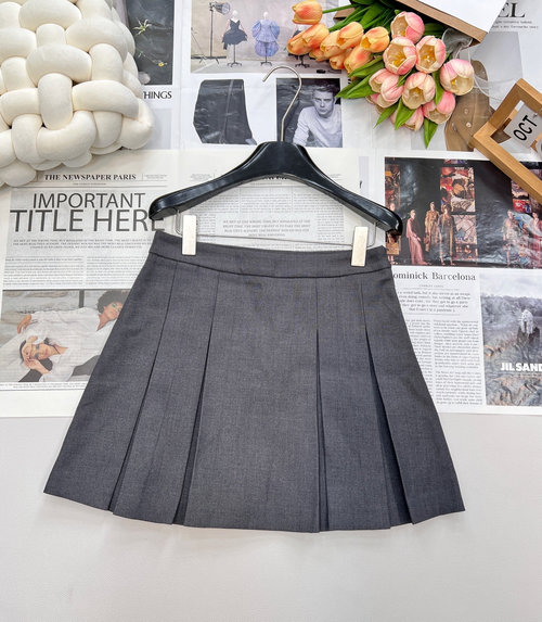 Thom Browne Elegant Woolen Pleated Skirt, Hidden Zipper, Lined Shorts