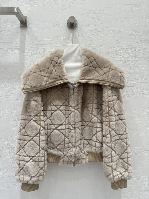 Dior Fur Collar Woolen Coat: Handmade Craft with Classic H Shape
