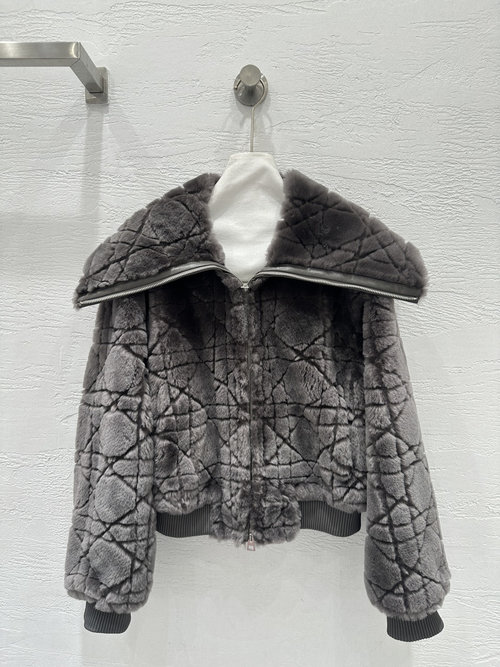 Dior Fur Collar Woolen Coat: Handmade Craft with Classic H Shape