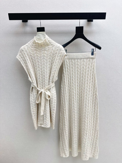 Brunello Cucinelli Lazy Wool Set for Daily Attire