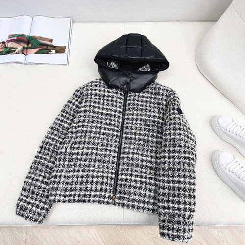 Moncler Hooded Courtyard Bread Down Jacket, Soft and Warm