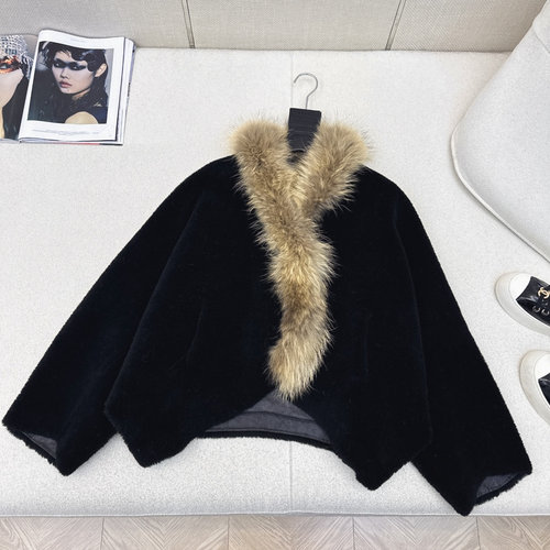 Fendi Loose Fur-Trimmed Outerwear for Sophisticated Collocation