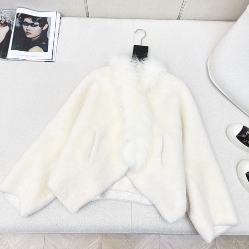 Fendi Loose Fur-Trimmed Outerwear for Sophisticated Collocation