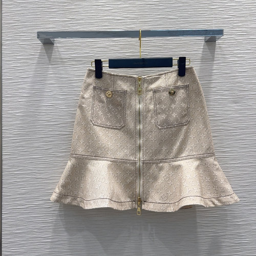 Valentino Fashionable Suit Set with V-Style Logo