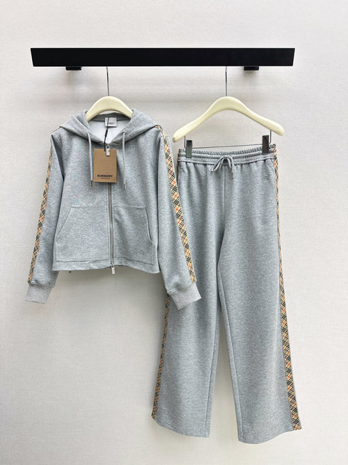 Burberry Early Spring Casual Hooded Jacket and Trousers Set