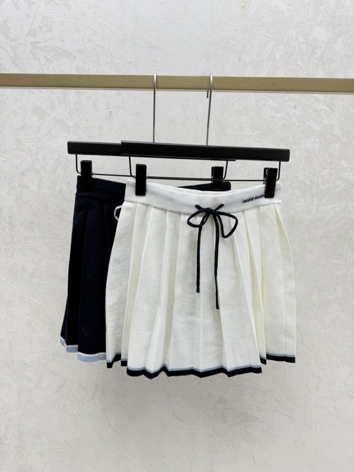 Miu Miu Contrast Color Bowknot Turn - down Collar Hollowed - out Knitted Suit in White & Royal Blue