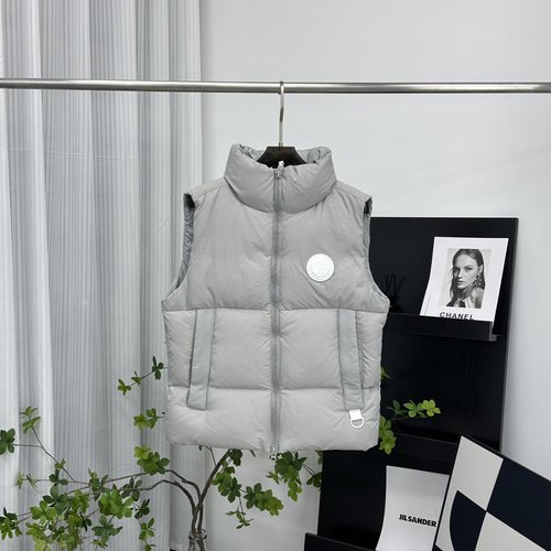 Canada Goose White Label Vest in Moonlight Lime, Understated Color Scheme