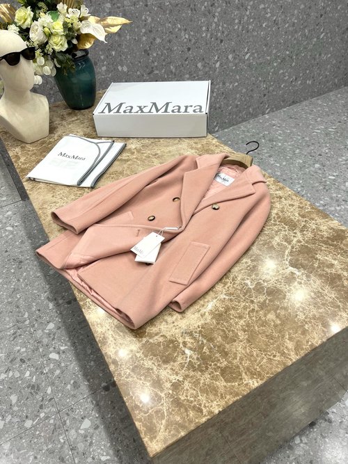 Max Mara Pink Short Coat with Horn Buttons, Wool Cashmere Blend