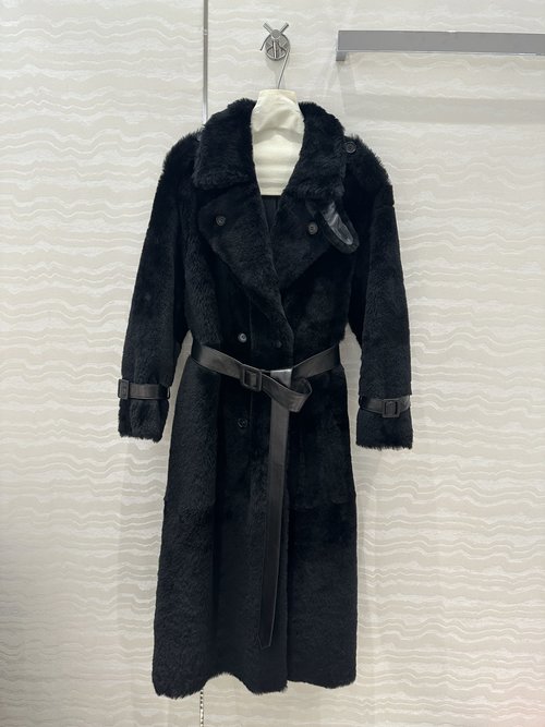 Polo Ralph Lauren Exclusive Premiere: Premium Merino Fur Coat with Refined Design