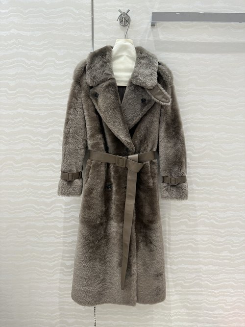 Polo Ralph Lauren Exclusive High - End Baka Shearling Coat with Sophisticated Design