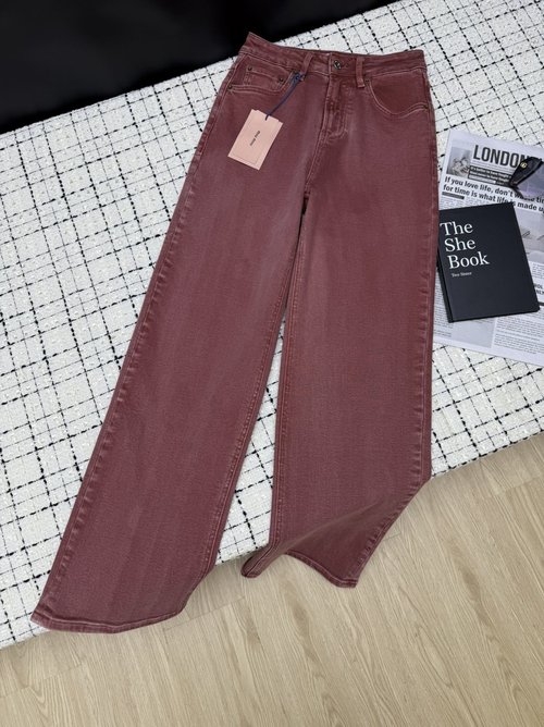 Miu Miu Back Pocket Logo Patch Jeans: Versatile Comfort