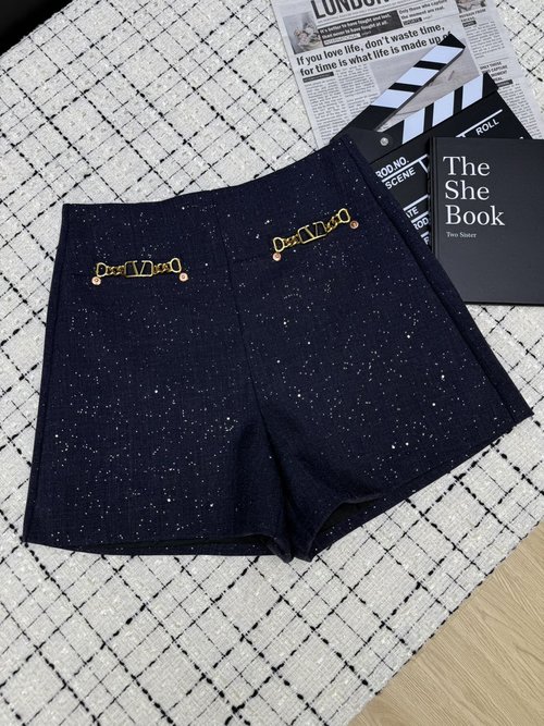 Valentino Casual Versatile Metal Logo Chain Wide-Leg Shorts