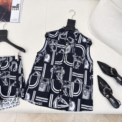 Burberry Printed Sleeveless Shirt with Classic H-Cut