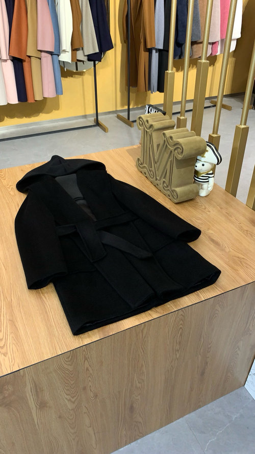 Max Mara Straight Knee-length Camel Hair Dress with Ruffles