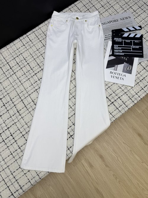 Celine Stylish Leg-Shaping Flare Jeans