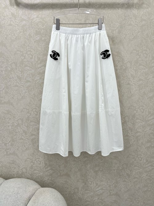 Chanel Vintage-Inspired Double-C Pattern Decorated Skirt