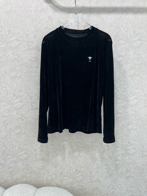 Dior Velvet Base Layer with Bee Logo for Ideal Layering