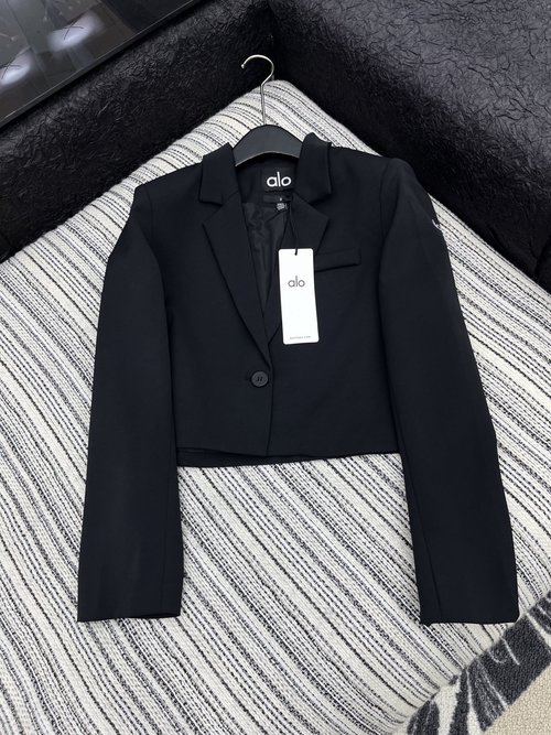 Loewe Printed High-Waisted Short Blazer with Classic and Fashionable Design