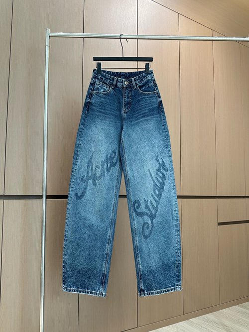 Dior Goddess-style Jeans with Distinctive Design