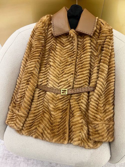 Fendi Luxurious Amber Brown Mink Coat with Handmade Craftsmanship and Detachable Collar