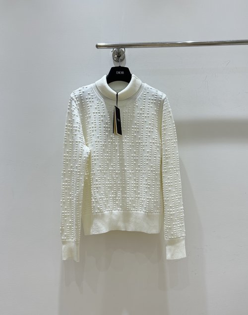 Fendi Stylish High-Neck Wool Knit Sweater for an Elegant Appearance