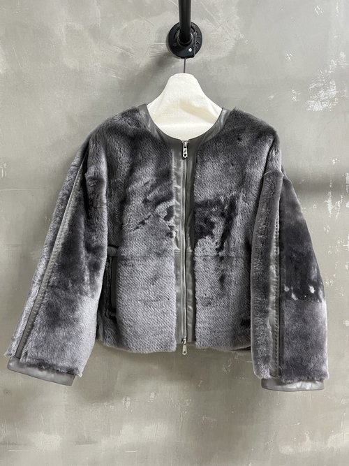 Max Mara Versatile and Elegant Fur-Integrated Garment in Classic Melange