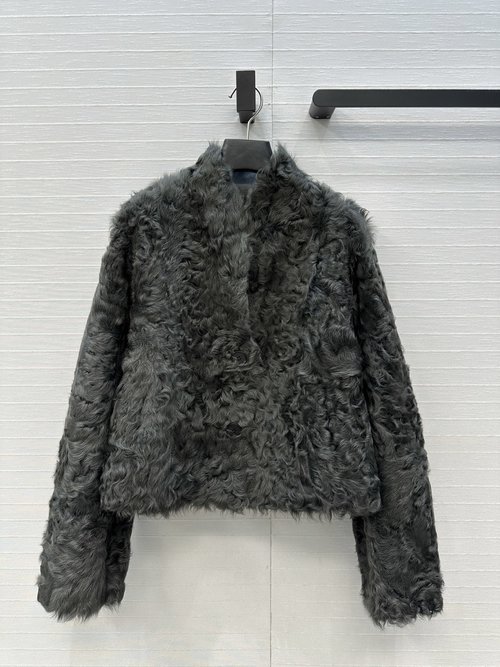 The Row Exclusive First - Release Lightweight V - Neck Sheepskin Coat