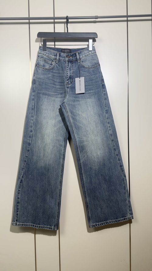 Balenciaga Autumn and Winter Fashion Collection