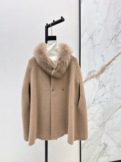 Fendi Fox Fur Decorated Cloak, Comfortable, Slimming and Versatile