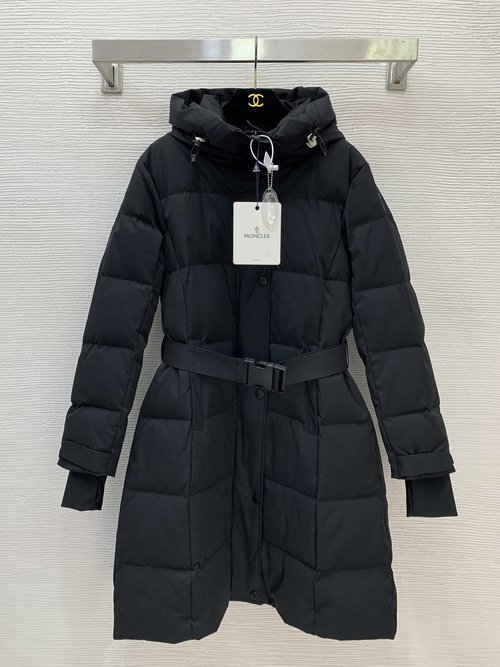 Moncler Functional Skiing Down Jacket with Silicone Logo and Zipper