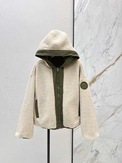 Canada Goose Reversible Hooded Teddy Coat with Stylish Logo and Warm Lamb Fur