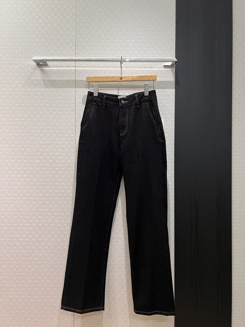 Hermes Minimalist Fade-Resistant Washed Straight Jeans, Classic and Versatile
