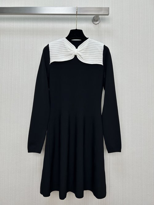 Valentino Sophisticated Knit Dress with Bow for a Graceful Appearance