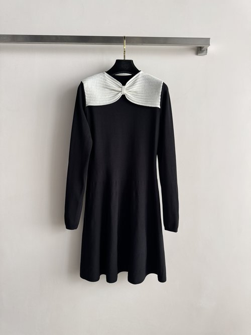 Valentino Long-Sleeved Knit Dress with White Bow Collar for an Elegant Look
