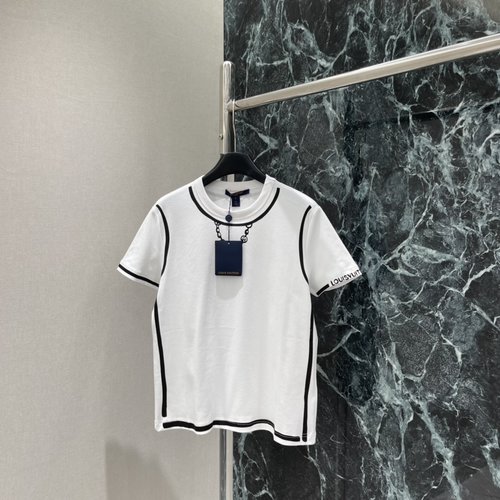 Louis Vuitton Stylish Black-Lined Short-Sleeve T-Shirt for Everyday