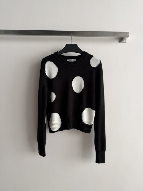Max Mara Soft Wool Knitwear with Black Dots, Stylish and Relaxed