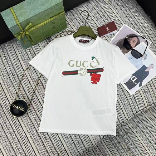 Gucci Cute Retro Logo Print Cotton T-Shirt with Accessories