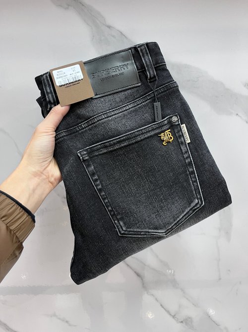 Burberry Elastic Denim Jeans for Comfortable Wear