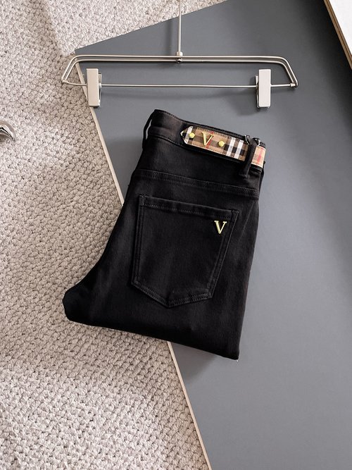 Burberry Premium Jeans with High - Elastic & Breathable Fabric