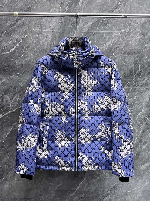 Gucci Premium 90-Down Jacket with Logo and Color Design