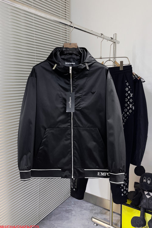 Armani Returnable Jacket: Luxury Fabric, Great Fit