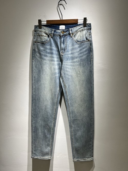 Burberry Premium Classic Jeans with Logo and Comfort