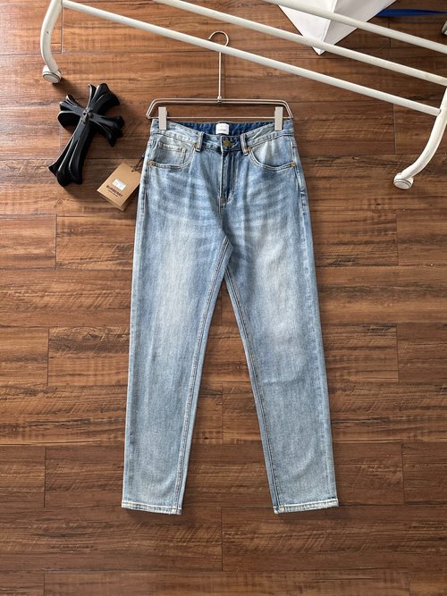 Burberry Cotton Jeans for Both Casual and Formal Events