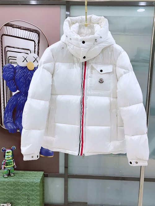 Moncler Premium Down Jacket with Distinctive Design and Premium Filling
