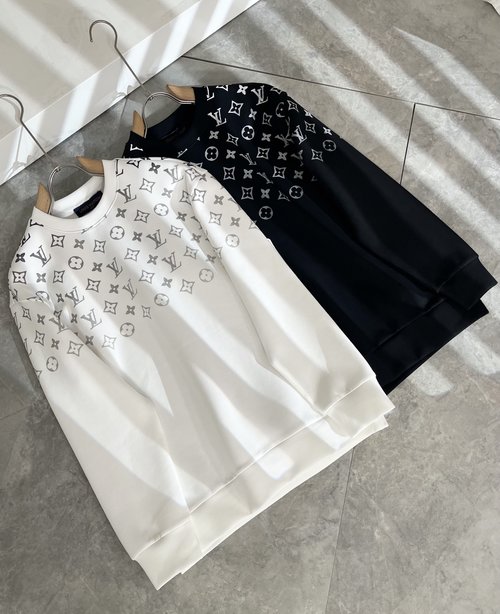 Louis Vuitton Stylish Long Sleeve Sweatshirt with Logo Print