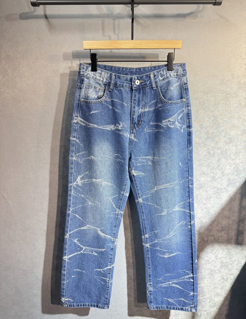 Balenciaga Comfortable and Luxurious Wide-Leg Jeans