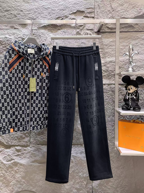 Maison Margiela New Casual Pants with Logo for Comfort